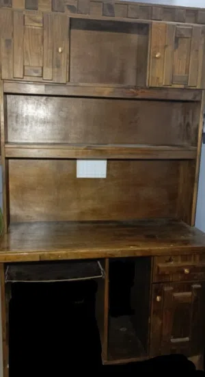 مكتب دراسي للبيع مستعمل خشب قوي بسعر مناسب جدا