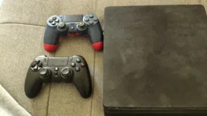 ps4 with 3 controllers for 500 *NON NEGOTIABLE*