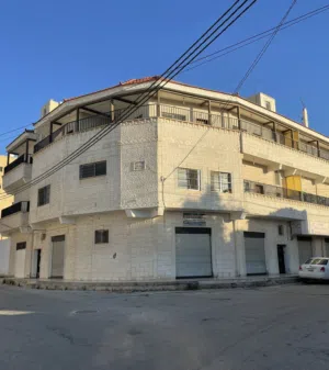3 Floors . 330 m2 . Landlord0