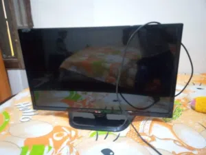 فرصتك شاشة 32بوصة بضمان 5سنوات