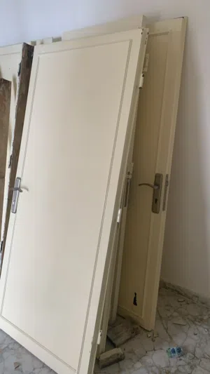 بواب مستعمله نضيفه للبيع مقاسات مختلفه  يوجد عندنا خدمت التركيب والصيانه