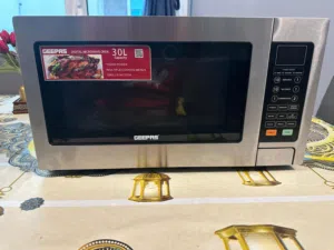 للبيع: ميكروويف جيباس (Geepas) بحالة ممتازة جداً للبيع ميكروويف جيباس نظيف جداً، كالجديد تماماً. •