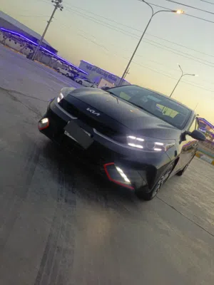 فورتي للبيع 23 بغداد فول لون اسود جديده السياره