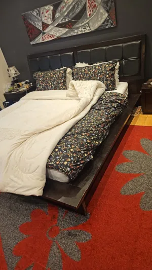 غرفة نوم خشب طبيعي ممتاز