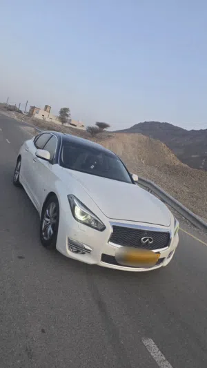 السياره قمة النظافه ماشاء الله تبارك الله افحص واحكم بروحك على السياره