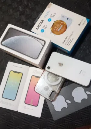 Apple iPhone XR 256 GB in Salt
