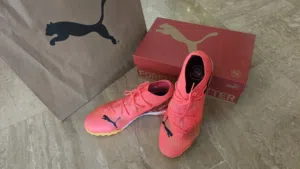للبيع بوت كرة قدم نوع بوما PUMA