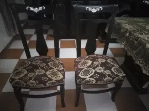 كراسي خشب زان انتيك من دمياط بحالة جيده ...الكرسي بـ750ج فقط