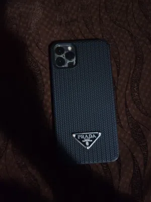 سلام عليكم ورحمة الله وبركاته 11برو مكس  الله يبارك مغير بتريه وشاشه لكن حاجه نضيفه 3 ايقون