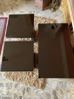 طاوله وسط مع طاوله عدد 2جانبيات بحاله الوكاله خشب بحالة جيده