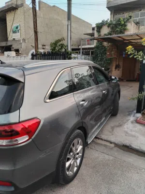 سيارة سورنتو نظيفة بيه صبغ باب الخلفي وره بصف السائق ماشيه 54مال البيت بسمي التبريد شغال بغداد