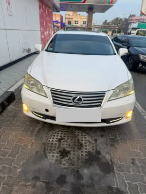 Lexus es350 white color original paint 70% tyre office use only , just want to buy new