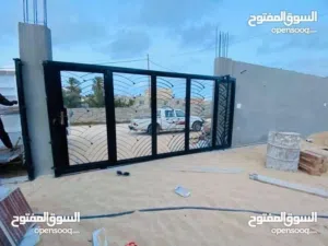 فني حدادة عامة لحام ابواب و نوافد و مضلات و تركيب اي قفل صيانة فورية اتصل نجوك لي عندك