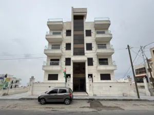 شقه طابق اول 170 م2 من المالك مباشره في البيادر شارع ياسر مول قرب الخدمات