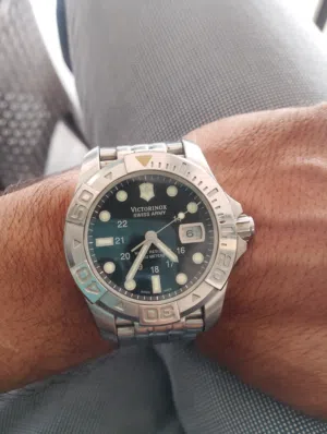 ساعة يدوية VICTORINOX swiss ARMYللبيع