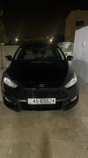 فورد فوكس 2018 كهرباء تعرضت لحادث سير تضرر الواجهه الاماميه والزجاج الأمامي البيع على وضعها الحالي