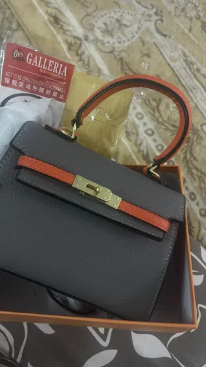 حقيبة شنطة هيرمز لم تستعمل جديدة مع البوكس وجميلة جداً.  New herms bag not used copy master