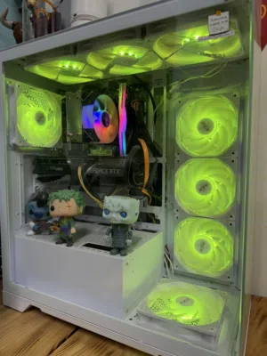 PC للبيع مع دركسون لوجتك