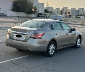 Nissan altima 2015 neat and clean car