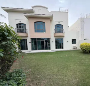 للإيجار فيلا في الرفاع فيوز أربع غرف