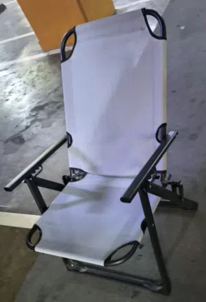 كرسي للرحلات والجلسات حجم كبير شبه جديد