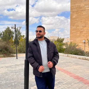 عدنان الحسني 