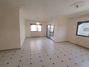 شقه سكنيه في ام اذينه للايجار