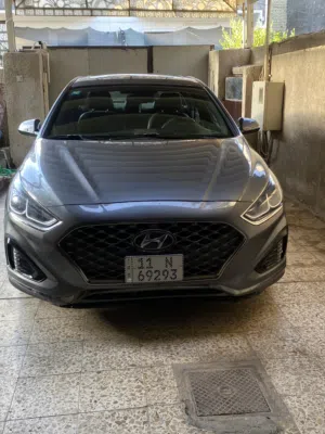 هيونداي سوناتا 2018 الصور موضوح بيها ضربتها وتصليحها بيها صبغ البيبان عكس السايق بعد التصليح