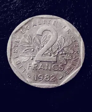 عملة معدنية قديمه