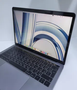 MacBook Pro A1706 Touch Bar & I'D 2k resolution Retina display i7 16gb ram 500gb ssd iris graphics