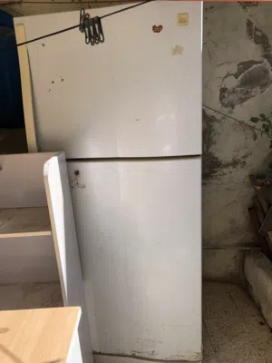 ثلاجة للبيع