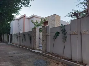 4 Bedrooms . 4 Bathrooms . 150 m22