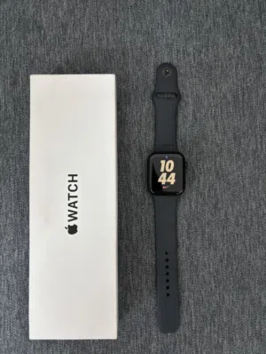 Apple watch se3 GPS  44 mm للبيع