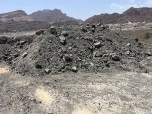 كبس تراب وحصى
