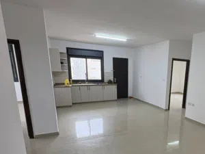 شقة للإيجار – رام الله / بيتونيا - مفرق 17 (قرب كازية الخواجا)