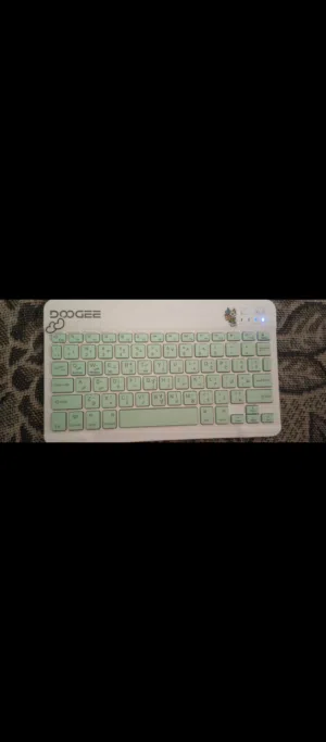 للبيع: لوحة مفاتيح (Keyboard) ماركة DOOGEE - بلوتوث ونحيفة جداً لوحة مفاتيح لاسلكية بتصميم عصري وأني