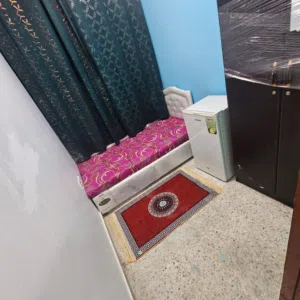 غرف و استديوهات و بارطشنات وسرير  لإيجار في محمد بن زايد و الشعبية سكنات نطيف واسعار كويس شهري وسنوي
