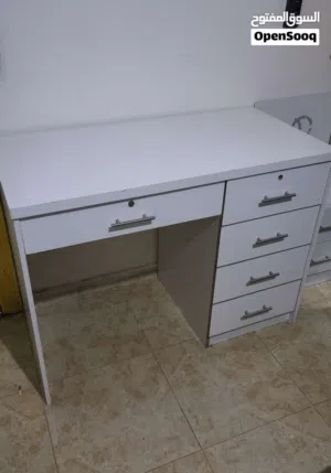 مكتب شبه جديد بس ب30 + 2 ماوس باد مجاني