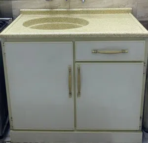 كاونتر المنيوم مع سنك مرمر نظيف جدا