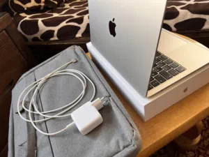 MacBook Air M3 2024 - RAM 16GB - كفالة سارية - بحالة الوكالة