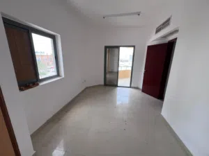 شقه غرفه وصاله ببلكونه اطلاله مفتوحه مساحع كبيره تكيف مركزي بجوار السفير مول