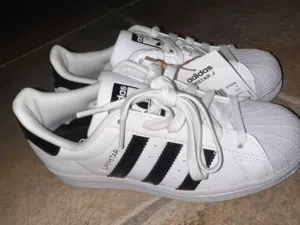Adidas original brand  shoes  all عدد 18 حذاء أديداس اصلي اوريجينال وكالة . Per