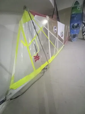 معدات رياضة ركوب الأمواج الشراعية (Windsurfing) من ماركات عالمية معروفة