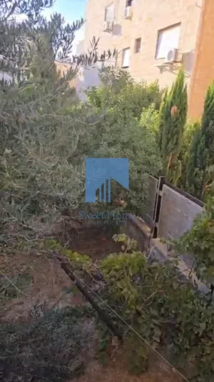 شقة أرضية مميزة للبيع في أم أذينة  - خلف رواد الخير 190م مع حديقة وترسات 150م بسعر مغري