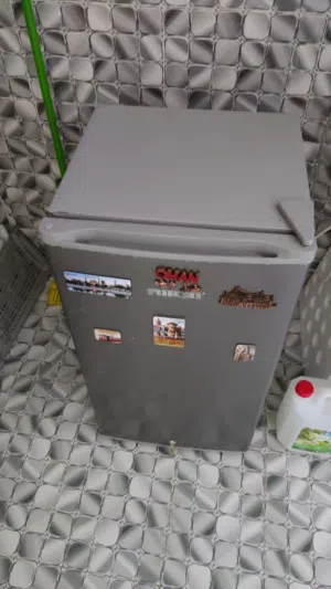 بيع أجهزة منزلية – ثلاجة صغيرة مع فريزر + مايكروويف