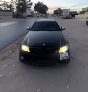 السلام عليكم ورحمة الله وبركاته مرسيدس c300 4Matic رباعية سيارة بسم الله مشاء الله ماشيا 160بالمايل