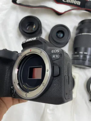 للبيع كاميرا Canon R10 بحالة ممتازة،