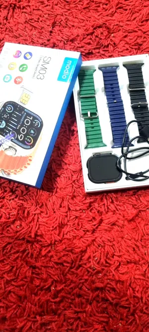 ساعة ذكية مدمجة الشريحة
