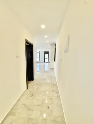 شقة طابقية 3 غرف ماستر والعمارة فقط 6 شقق