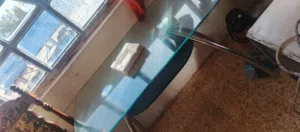ميز طاعم وكراسي عدد 2خشب نضيف للبيع